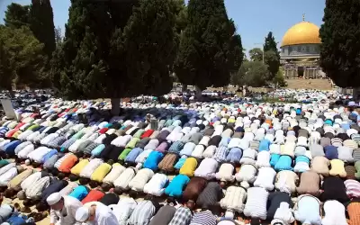 فلسطين.. 60 ألفا يؤدون صلاة الجمعة