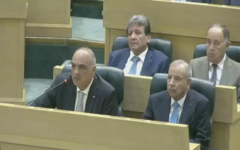 الخصاونة: الحكومة ملتزمة بالسير على هدي