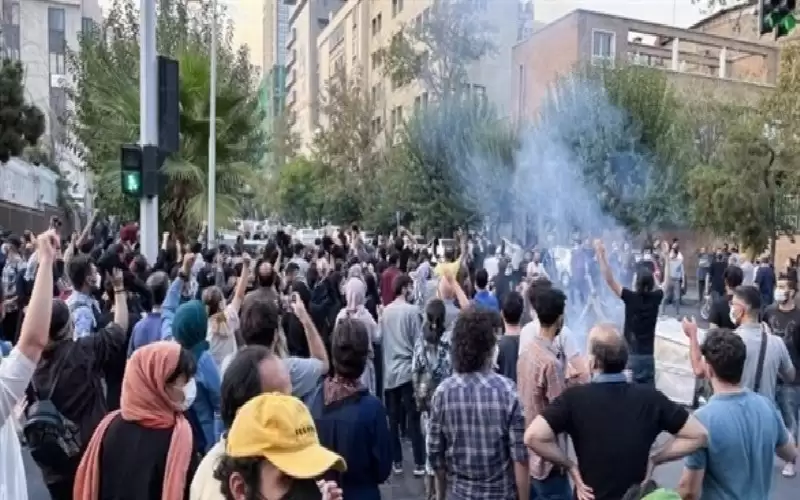 إيران تعتقل 15 ألفا بتهمة المشاركة