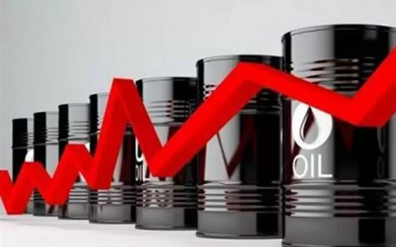 أسعار النفط تواصل مكاسبها