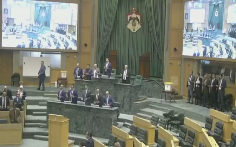 النواب يقرؤون الفاتحة على روح الملك