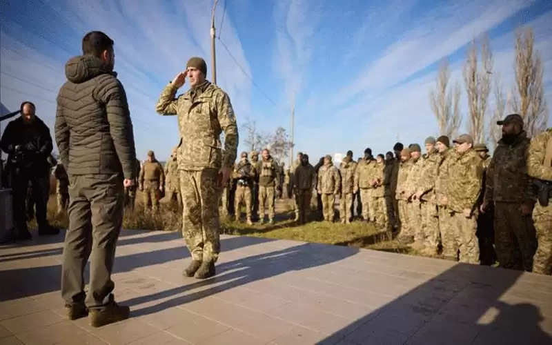 زيلينسكي يزور خيرسون والناتو يحذر من