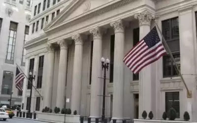 الفيدرالي الأميركي يلمح لتخفيض وتيرة رفع