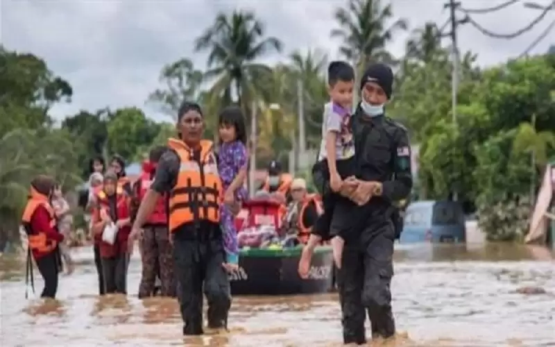 إجلاء 3 آلاف شخص بسبب الفيضانات