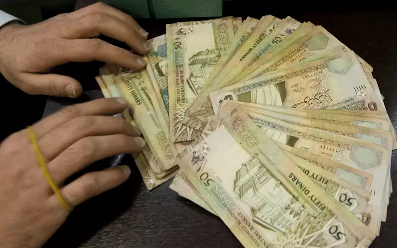 موظفان حكوميان يختلسان 179 ألف دينار