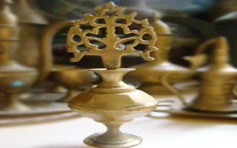 انبتهي من استخدام الكحل والزينة أثناء