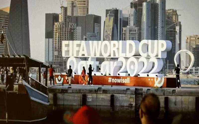 قطر: لا ندفع أموالا للمشجعين في