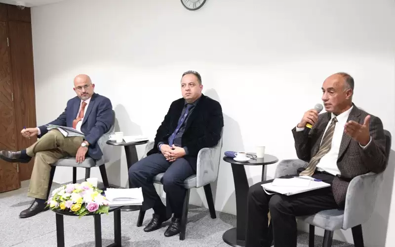 خبراء يقدمون قراءة في استراتيجية قطاع