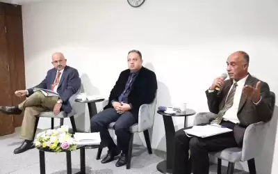 خبراء يقدمون قراءة في استراتيجية قطاع