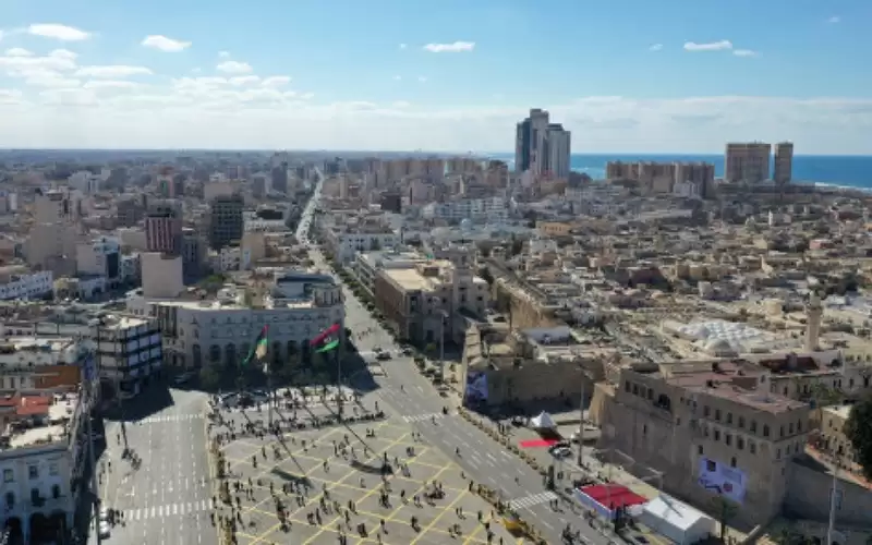وزير خارجية اليونان يرفض مغادرة طائرته
