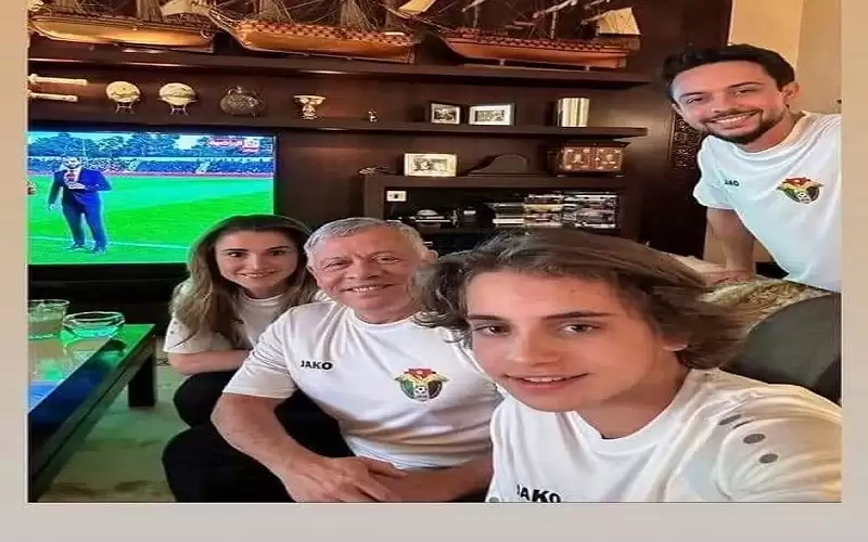 الملك عبدالله الثاني يتابع لقاء النشامى