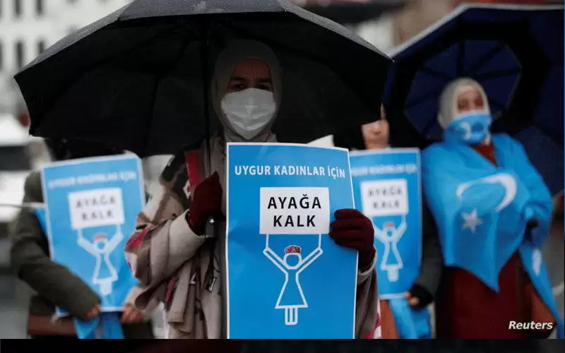 مكافآت مالية للزواج من مسلمات.. خطة