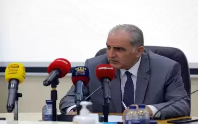 قبل ان تقع الفأس في رأس