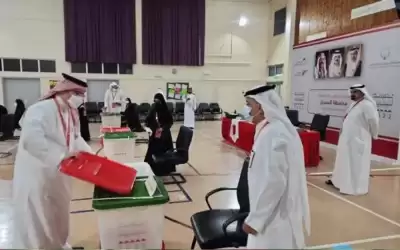 البحرينيون يتوجهون لمراكز الاقتراع بجولة الإعادة
