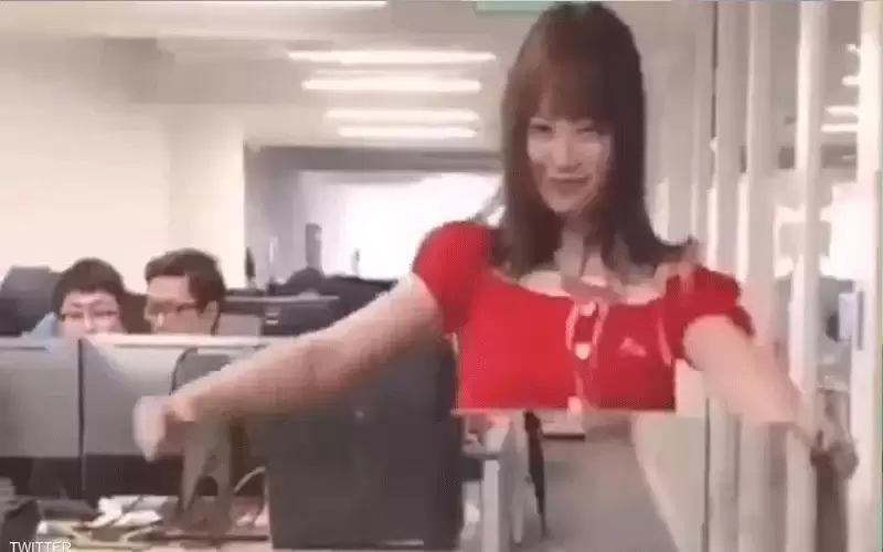 بالفيديو.. عباءة الإخفاء هل أصبح الحلم