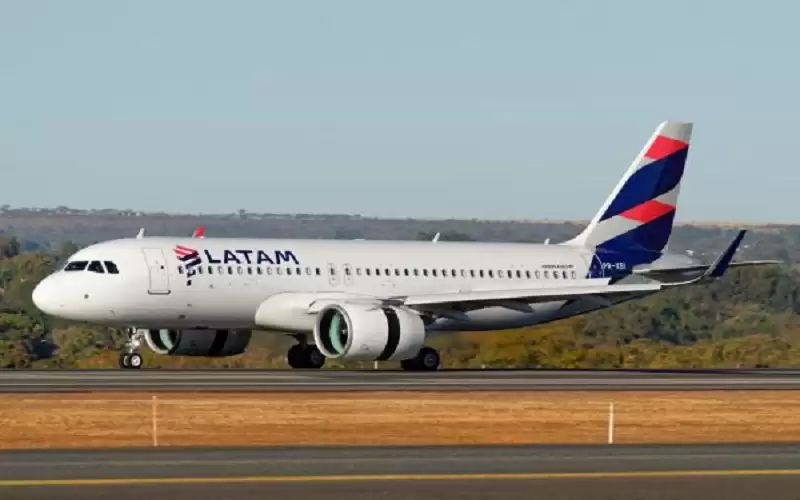 مقتل شخصين إثر اصطدام طائرة بسيارة