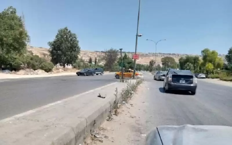 أعمال لتعزيز السلامة المرورية بفتحات التفاف