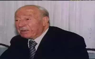 مكتبة سليمان الموسى تحت أسنان جرافات