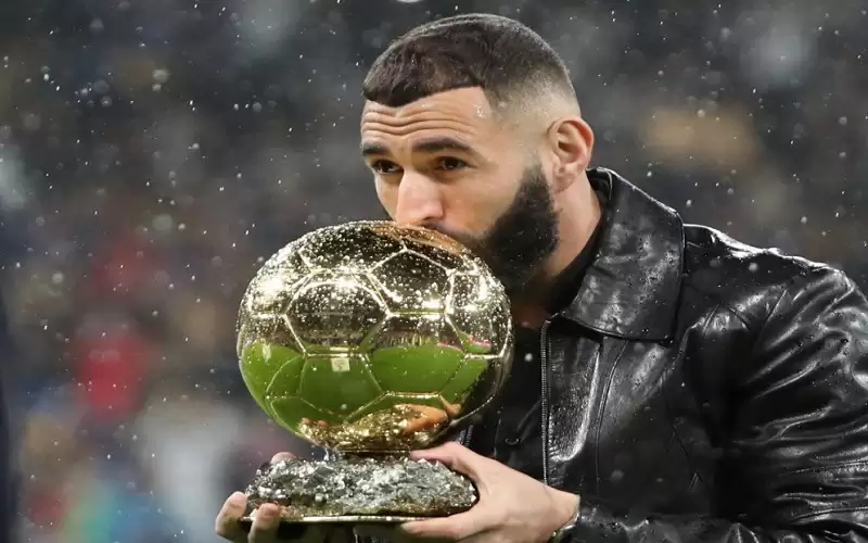 الفرنسي كريم بنزيمة يغيب عن كأس