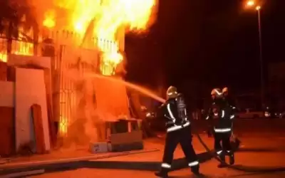 إصابة أربعة أشخاص بحريق منزل في