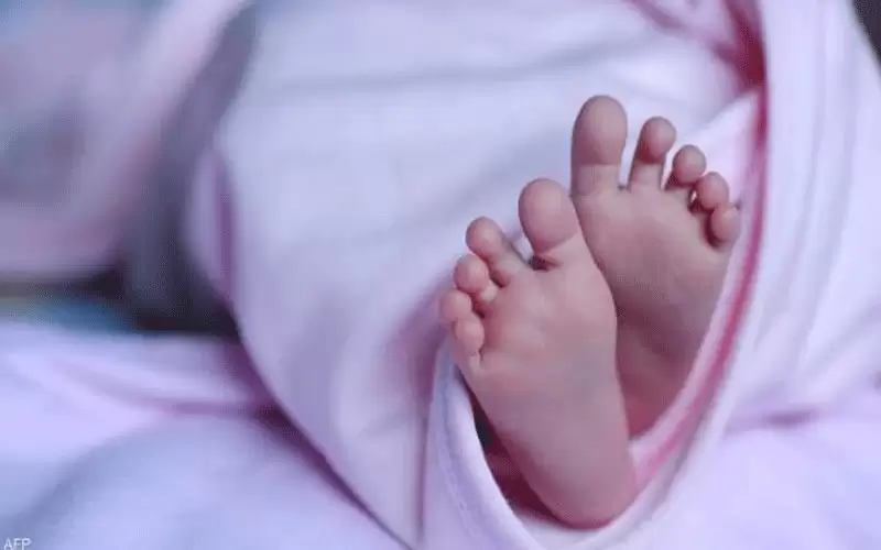 معجزة أنقذت رضيعة .. وضعت بحقيبة
