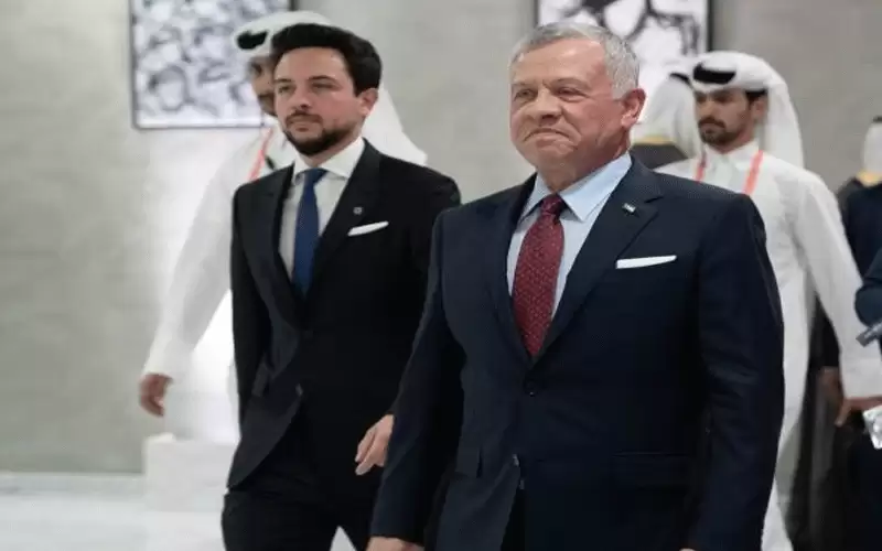 الملك يغادر الدوحة