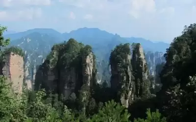 كيف تتحرك الحافلات عبر جرف ارتفاعه