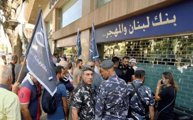 بيوت اللبنانيين تحولت إلى بنوك صغيرة