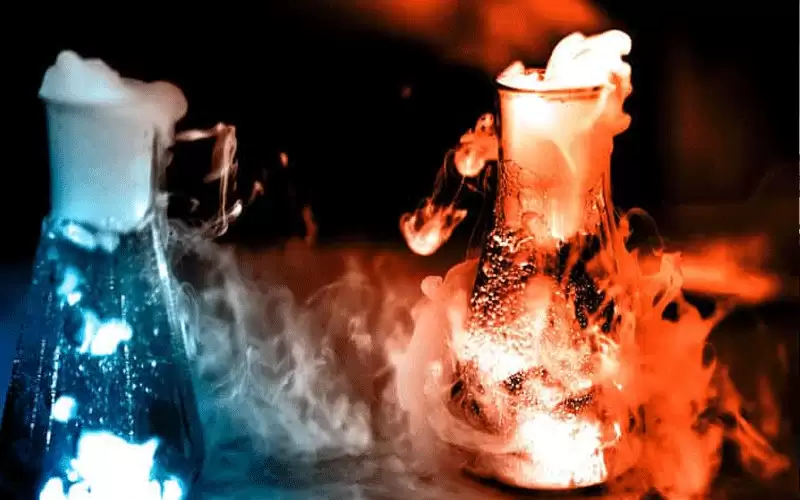 بعد تفاعل مواد كيماوية في المختبر..