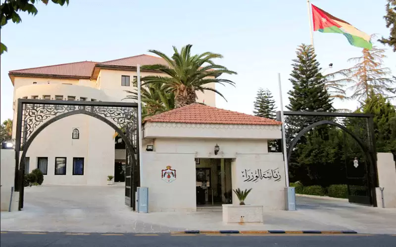 حكومة الخصاونة تدعو الشباب للمحافظة على