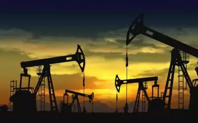 النفط يرتفع وسط خلاف بشأن سقف