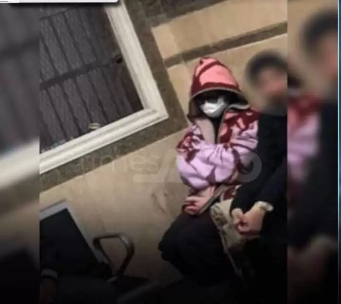 أول صورة لمنة شلبي أثناء احتجازها