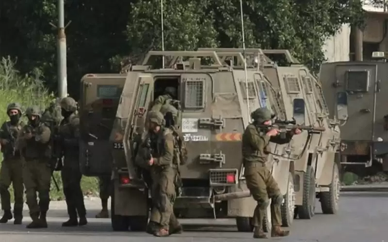 نابلس.. اشتباكات مسلحة بين فلسطينيين والاحتلال