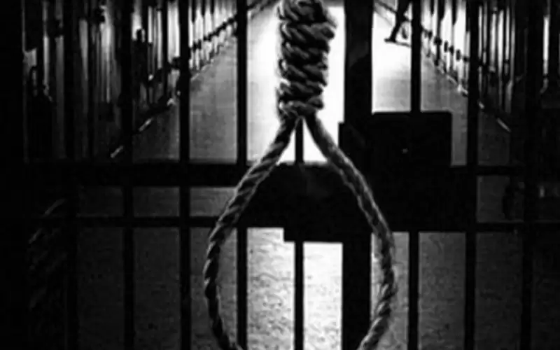 قبل أن يعلم بولادة طفله.. انتحار