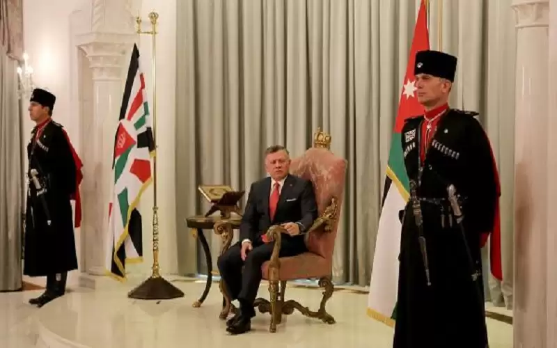 الملك يستمع إلى رد مجلس الأمة