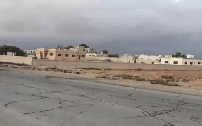 200 منزل بلا ماء أو كهرباء