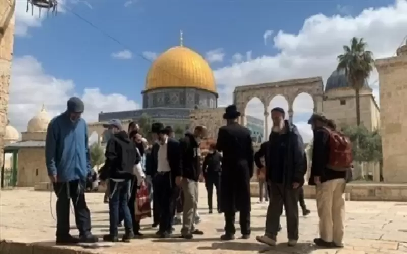 عشرات المستوطنين يقتحمون المسجد الأقصى