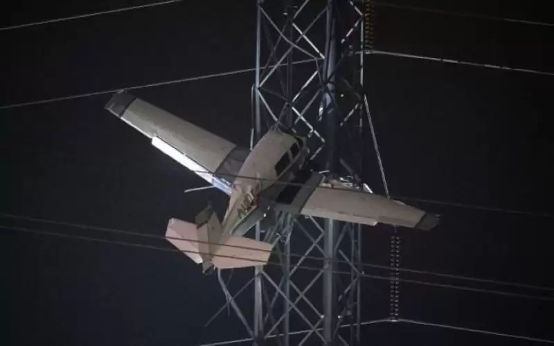 تحطم طائرة يقطع الكهرباء عن شمال