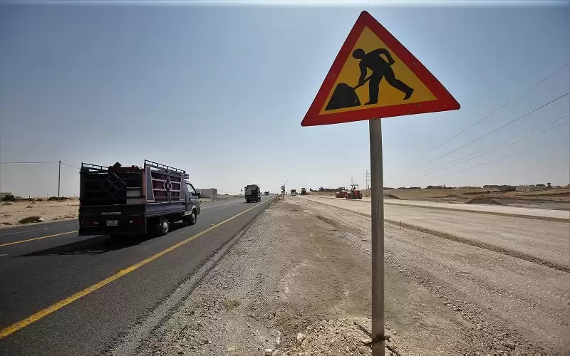 الدوريات الخارجية: إغلاق مسرب من الطريق
