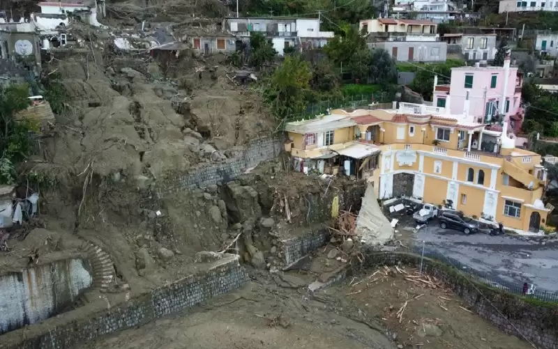 ارتفاع ضحايا عاصفة جزيرة إسكيا الإيطالية