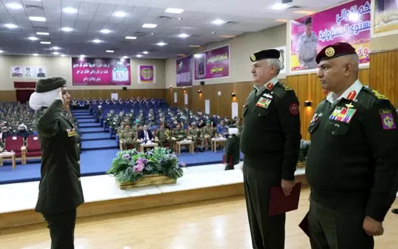 الحنيطي يسلم الشهادات لخريجي الفوج الرابع