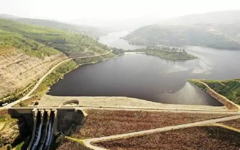 الأمطار ترفد السدود بـ 930 ألف