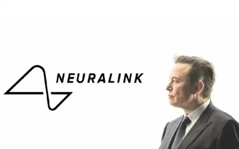 إيلون ماسك يتوقع بدء التجارب على