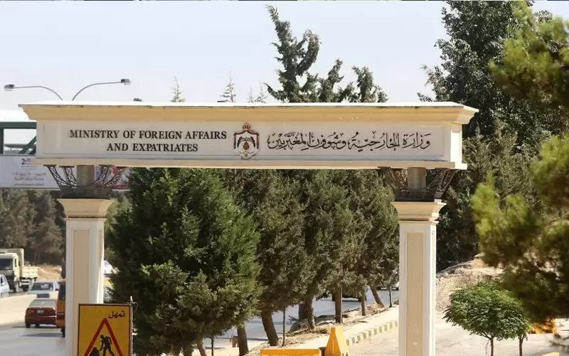 دعا لإضاءة جسر عبدون.. الخارجية تحظر