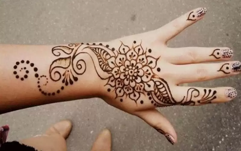 رسوم الحنة وبقايا الصابون.. 5 أخطاء