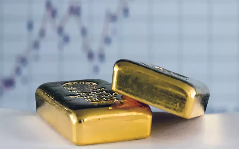 بسبب ضعف الدولار.. الذهب يتجه صوب