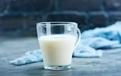 فوائد وأضرار شرب الحليب البارد على