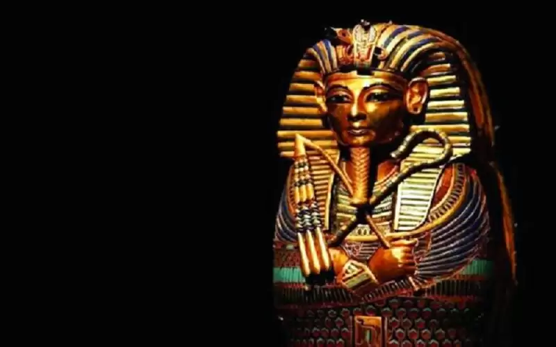 توت عنخ آمون يكشف عن وجهه