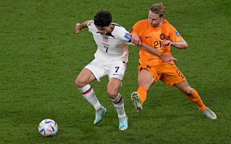 المنتخب الهولندي أول الواصلين إلى ربع