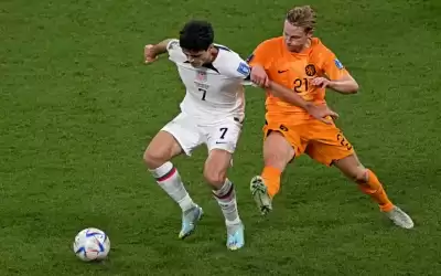 المنتخب الهولندي أول الواصلين إلى ربع